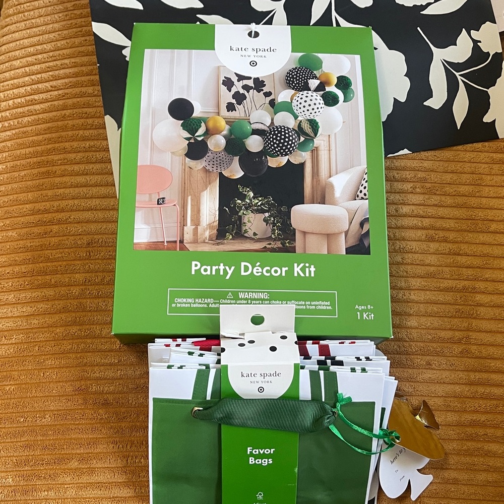 kate spade Green and Black Party Décor Kit & favor bags set of 6.